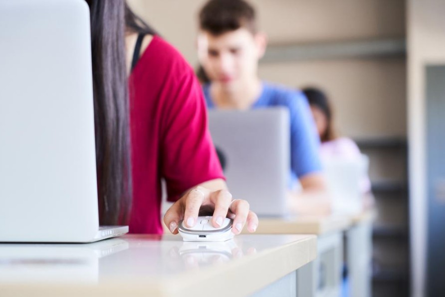 formación digital con CodiCrack y Fulls Enginyeria